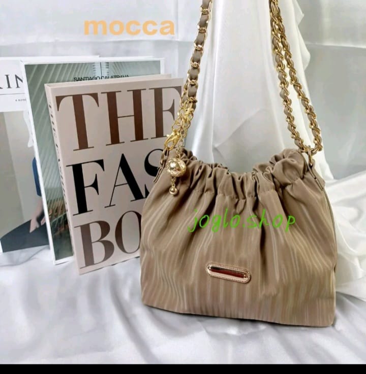 Tas Selempang Calara